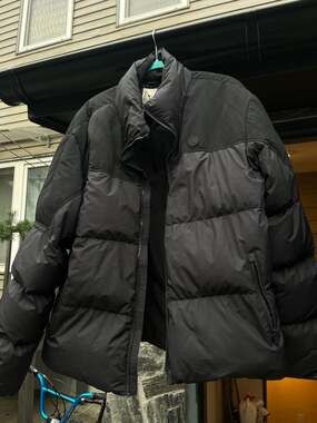 Vuori Aviara Insulated Jacket Size XL Black Puffer men’s